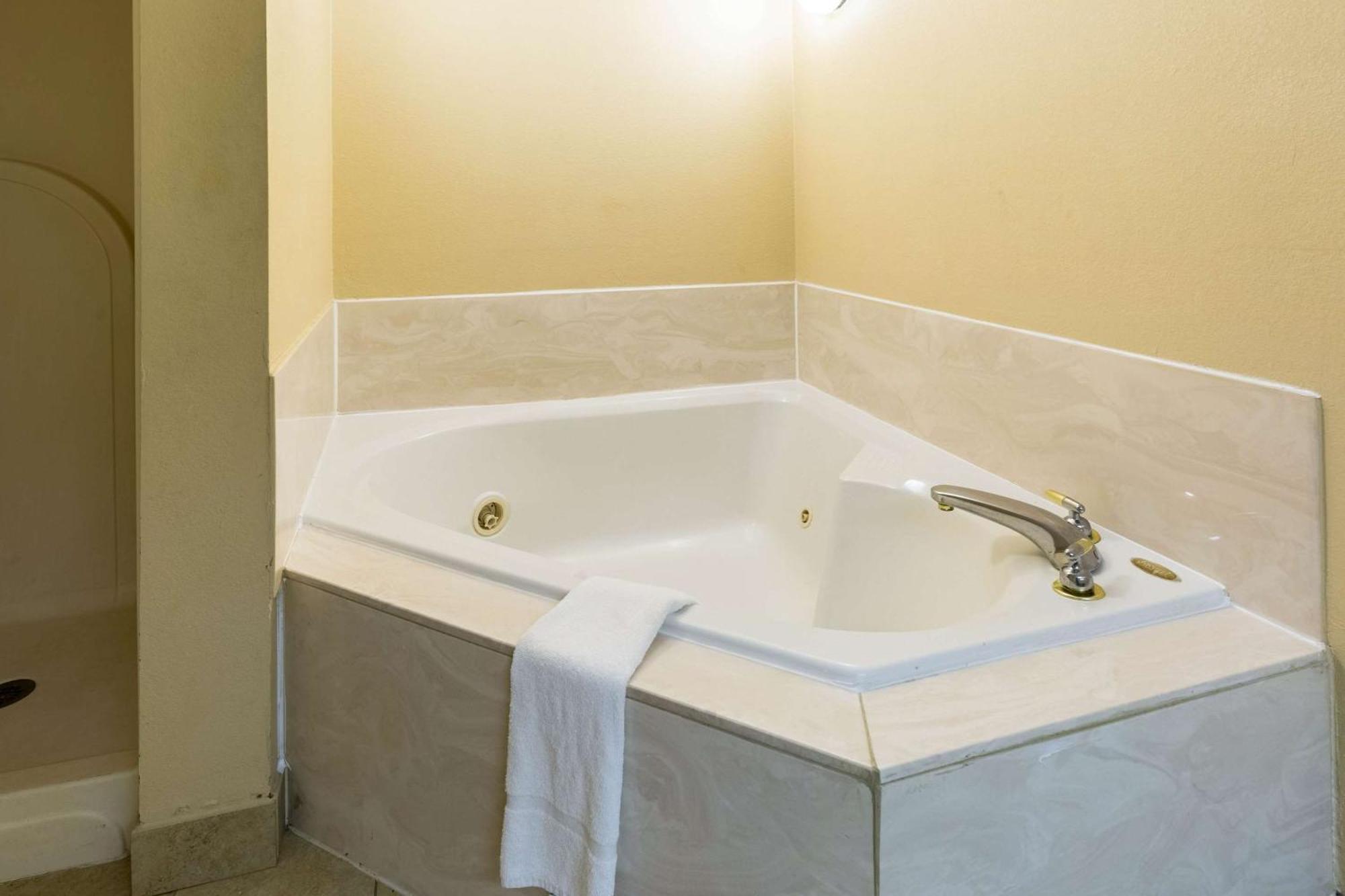 Quality Inn Alexandria Dış mekan fotoğraf